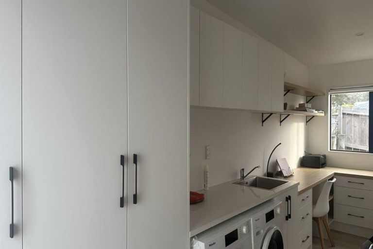 Photo of property in 1/6 Mira Place, Windsor Park, Auckland, 0632