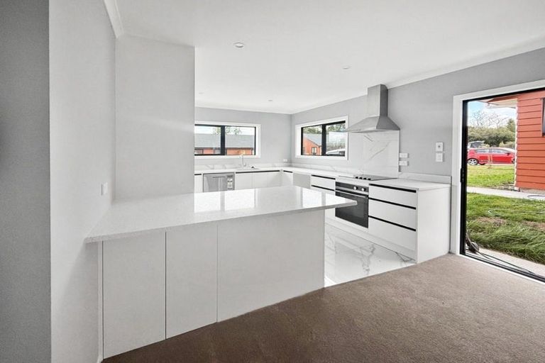 Photo of property in 12 Winnie Close, Acacia Bay, Taupo, 3330