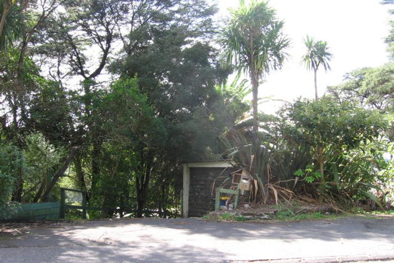 Photo of property in 16 Opou Road, Titirangi, Auckland, 0604