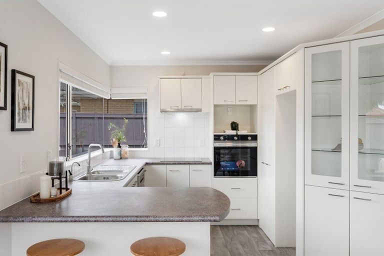 Photo of property in 19 Montecito Place, Golflands, Auckland, 2013