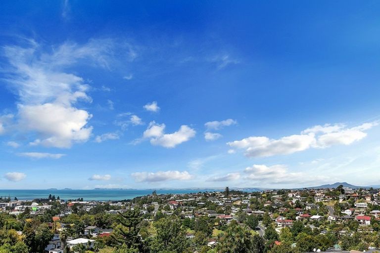Photo of property in 1/36 King Richard Place, Browns Bay, Auckland, 0630