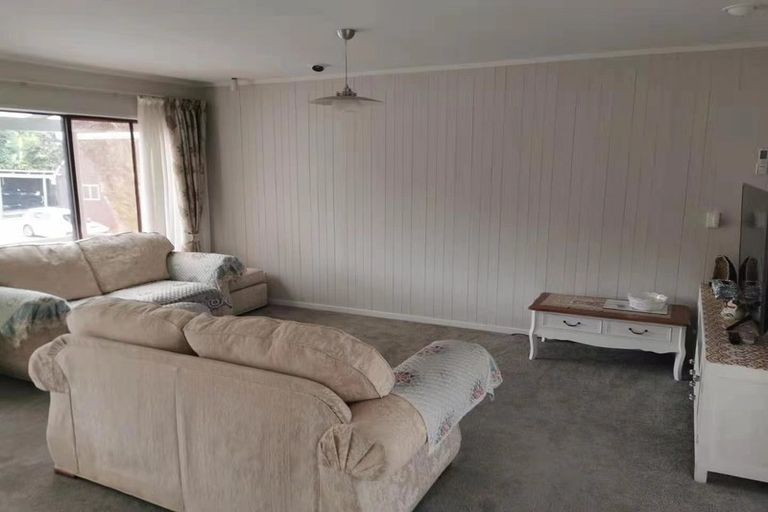 Photo of property in 23 Puketea Street, Blockhouse Bay, Auckland, 0600