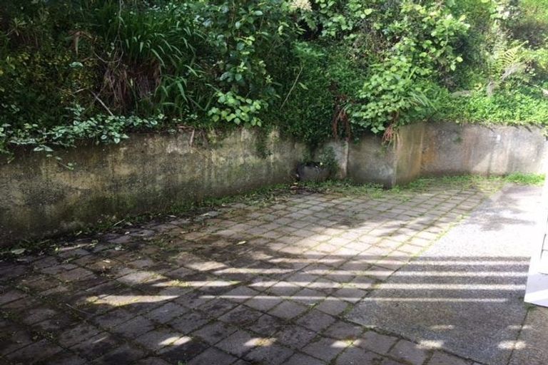 Photo of property in 2/49 Maungaraki Road, Korokoro, Lower Hutt, 5012