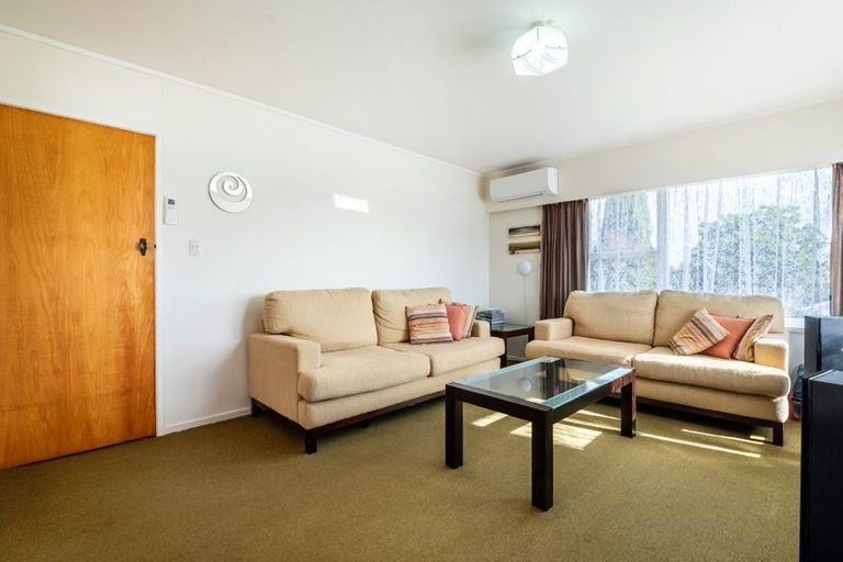 Photo of property in 2/28b Sunnynook Road, Sunnynook, Auckland, 0620
