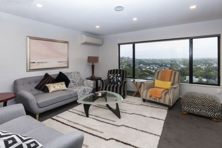 Photo of property in 24 Woodlau Rise, Huntsbury, Christchurch, 8022