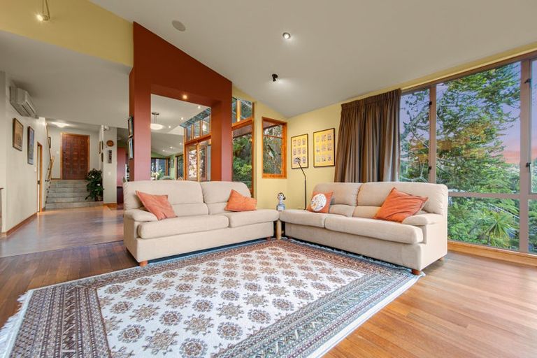 Photo of property in 318 Forest Road, Waiatarua, Auckland, 0612