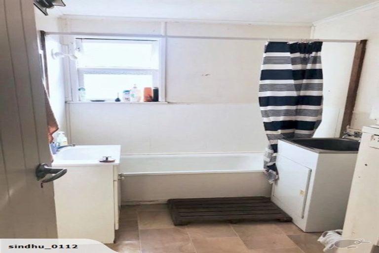 Photo of property in 44 Hutchinson Avenue, New Lynn, Auckland, 0600