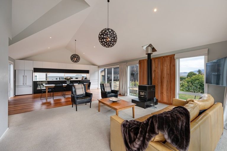 Photo of property in 17 Flynn Lane, Arrowtown, 9302