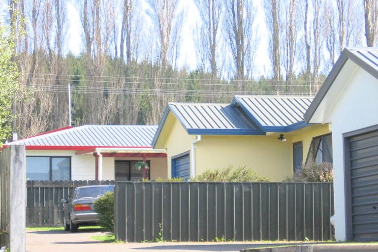 Photo of property in 4b Barraud Place, Pukehangi, Rotorua, 3015
