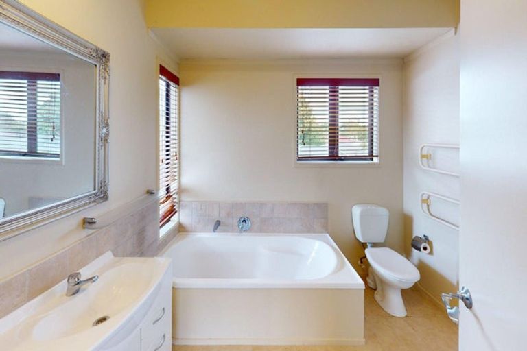 Photo of property in 16 Dittmer Drive, Awapuni, Palmerston North, 4412