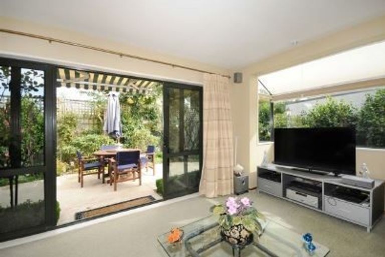 Photo of property in 2 Yarrum Lane, Avonhead, Christchurch, 8042