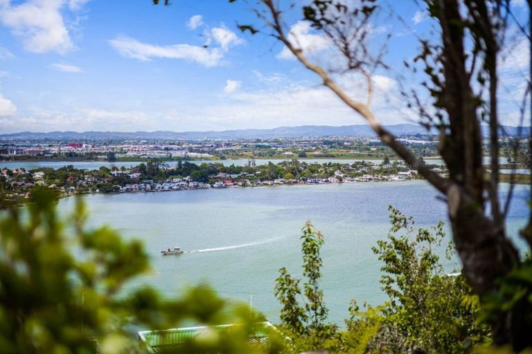 Photo of property in 11 Buckleys Track, Paremoremo, Auckland, 0632