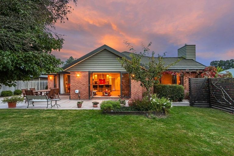 Photo of property in 10 Mokihi Gardens, Hillmorton, Christchurch, 8024