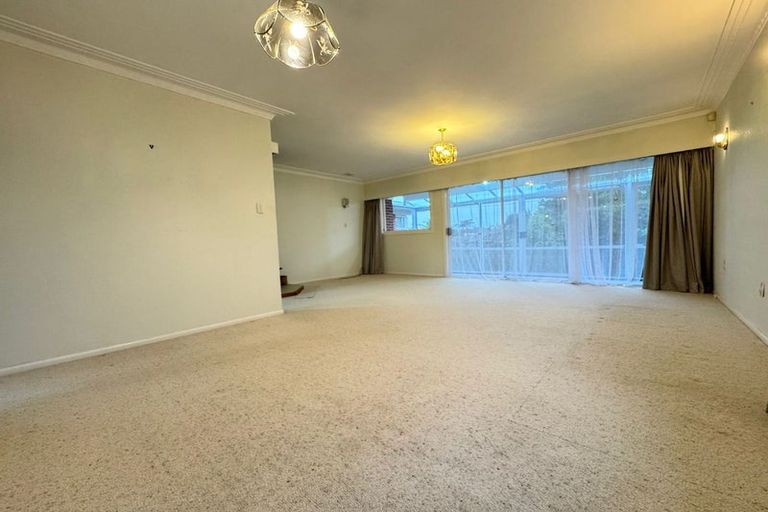 Photo of property in 18 Tomlinson Street, Hillpark, Auckland, 2102