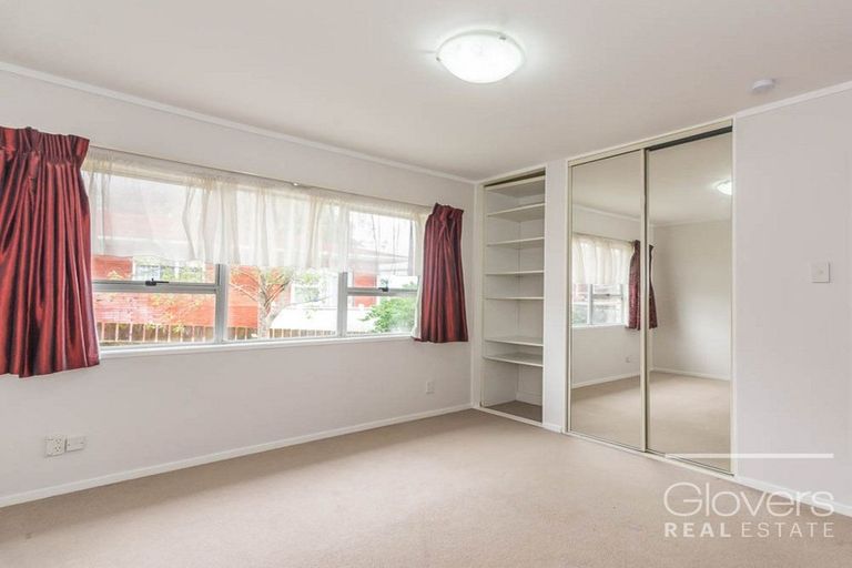 Photo of property in 2/4214a Great North Road, Glendene, Auckland, 0602