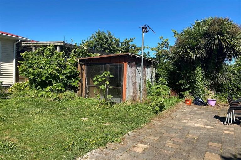 Photo of property in 19 Pinkerton Grove, Newlands, Wellington, 6037