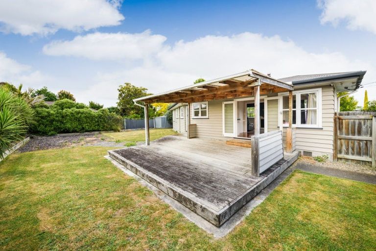 Photo of property in 18 Woburn Place, Takaro, Palmerston North, 4412