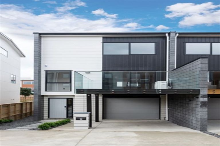 Photo of property in 6 Meritage Lane, Te Atatu South, Auckland, 0610