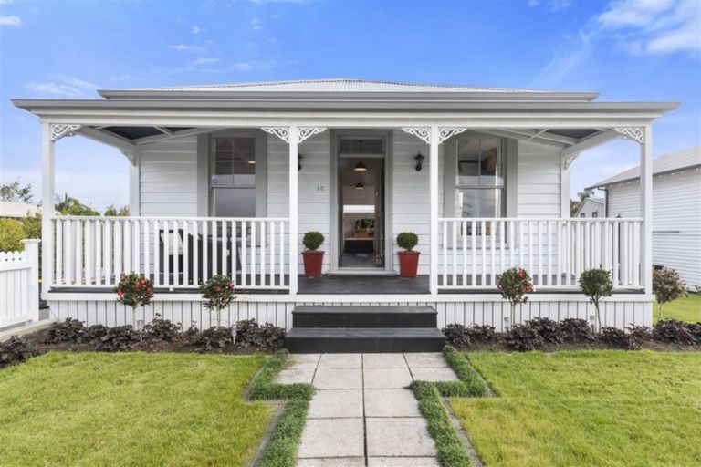 Photo of property in 1c Eversleigh Road, Belmont, Auckland, 0622