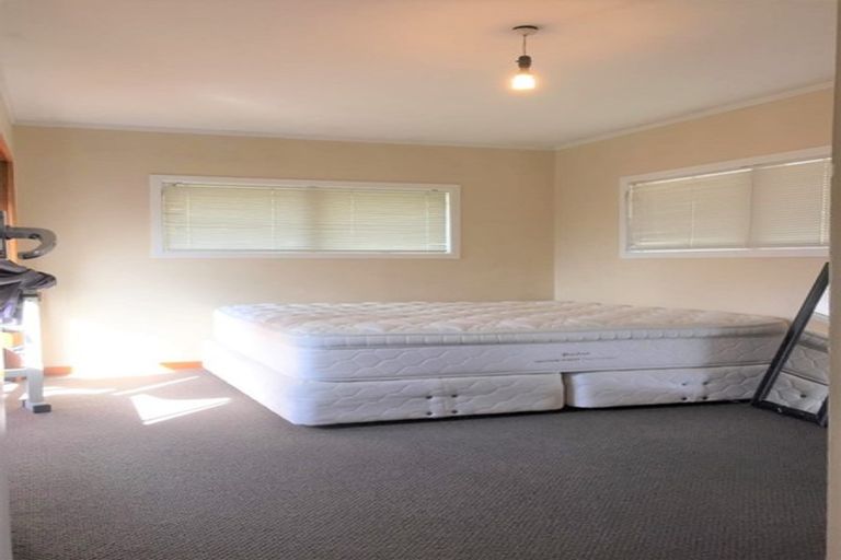 Photo of property in 9 Covil Avenue, Te Atatu South, Auckland, 0610