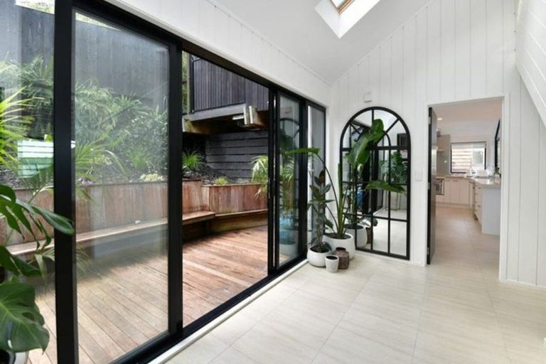 Photo of property in 254 Wade River Road, Wade Heads, Whangaparaoa, 0932