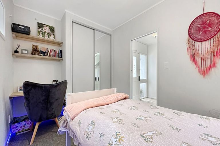 Photo of property in 2/5 Manaia Place, Mairangi Bay, Auckland, 0630