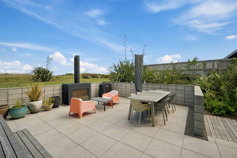Photo of property in 14 Beachview Grove, Peka Peka, Waikanae, 5391