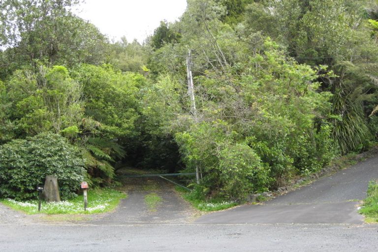 Photo of property in 466 Scenic Drive, Waiatarua, Auckland, 0612