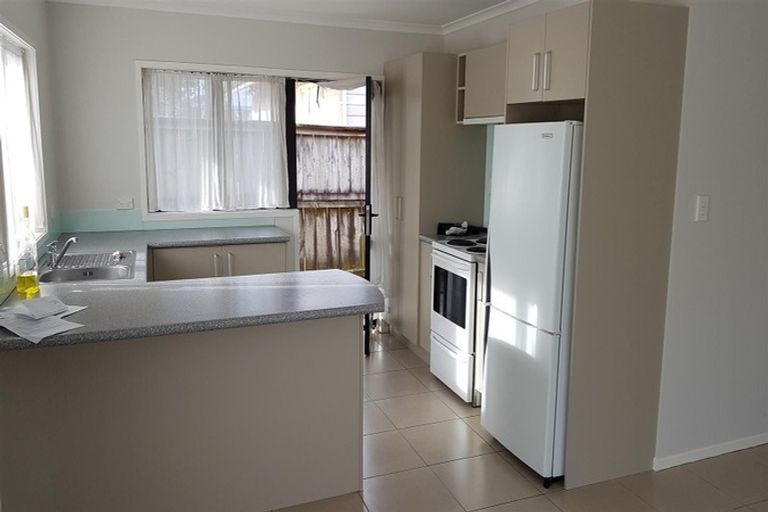 Photo of property in 2 Swan Crescent, Pakuranga, Auckland, 2010