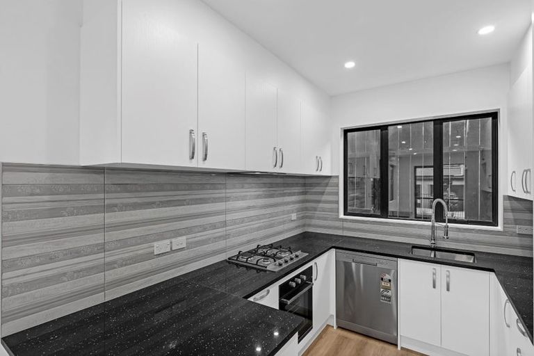 Photo of property in 2/97 Great South Road, Manurewa, Auckland, 2102