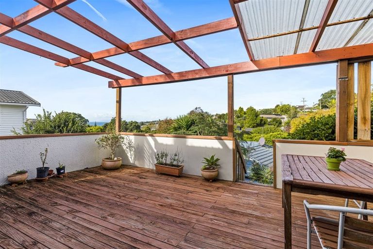 Photo of property in 689 Beach Road, Rothesay Bay, Auckland, 0630