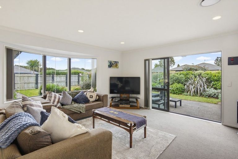 Photo of property in 20 Gandalf Crescent, Paraparaumu, 5032