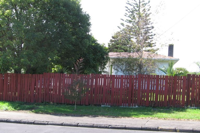 Photo of property in 6 Ward Crescent, Te Atatu Peninsula, Auckland, 0610