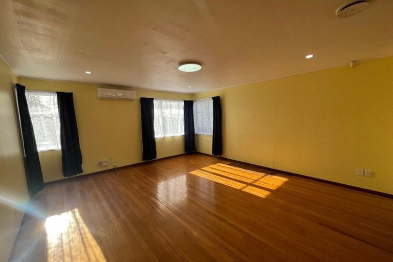 Photo of property in 60 Farquhar Road, Glendene, Auckland, 0602