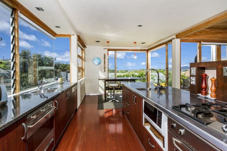 Photo of property in 39a Forrest Hill Road, Milford, Auckland, 0620