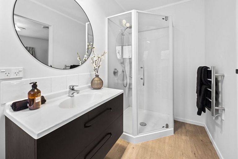 Photo of property in 1 Fairview Place, Westown, New Plymouth, 4310