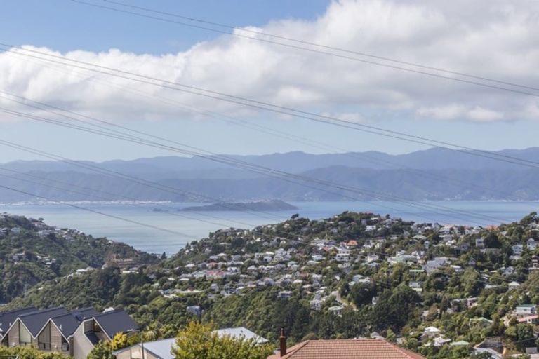 Photo of property in 1 Chequers Way, Crofton Downs, Wellington, 6035