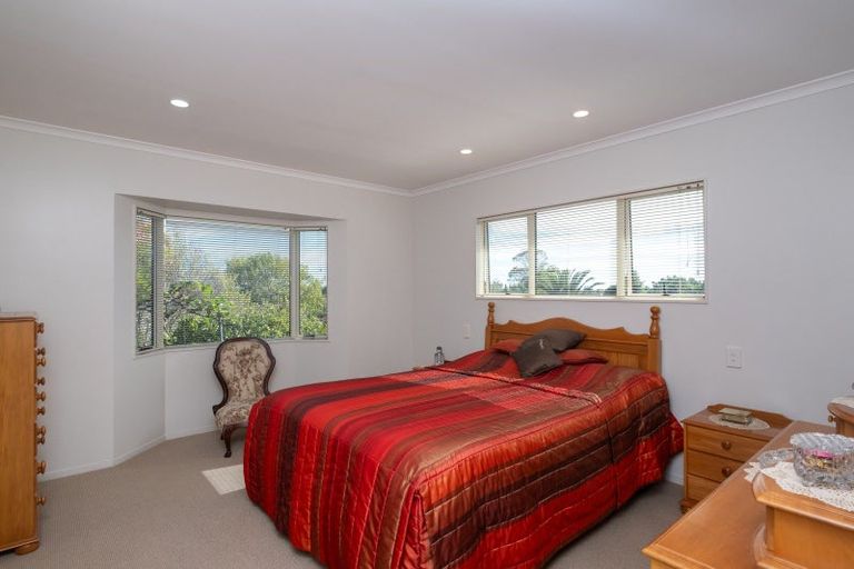 Photo of property in 16 Busby Hill, Havelock North, 4130