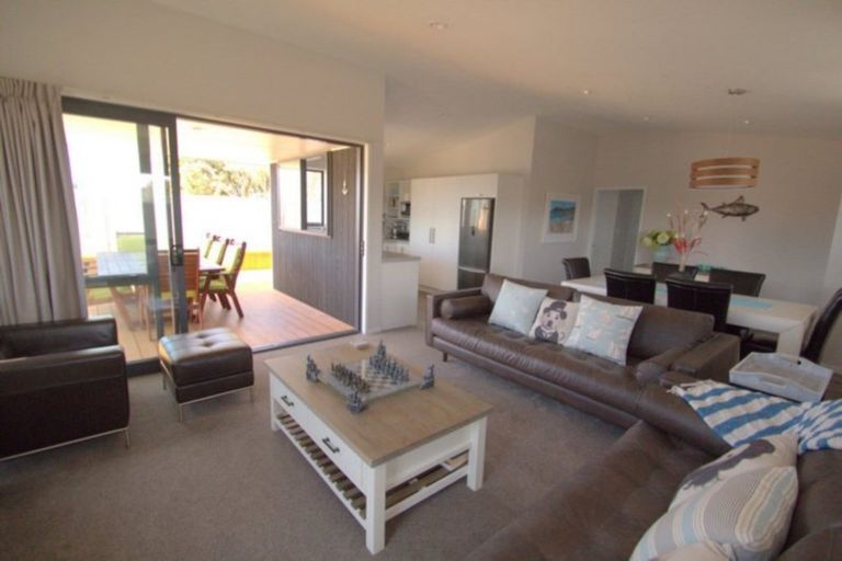 Photo of property in 15 Coprosma Close, Papamoa Beach, Papamoa, 3118