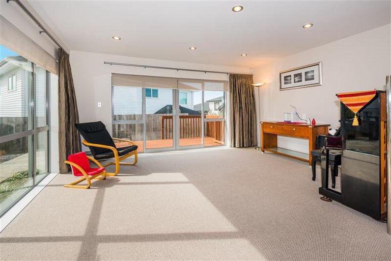 Photo of property in 61 Zara Court, Windsor Park, Auckland, 0632