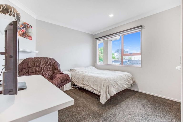 Photo of property in 13 Brookesmith Drive, Waiuku, 2123