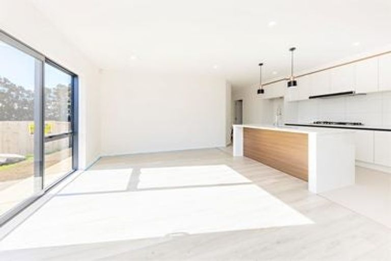 Photo of property in 21 Tuuhura Road, Pukekohe, 2120