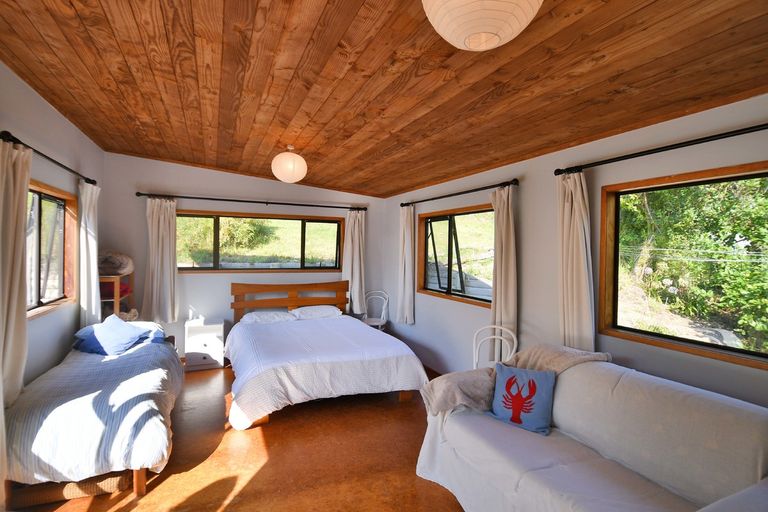 Photo of property in 15 Hillside Crescent, Leigh, 0985