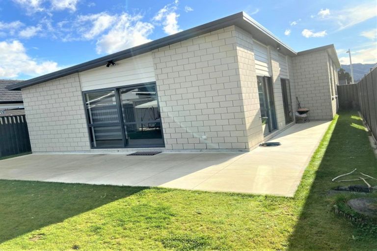 Photo of property in 6 Pattullo Crescent, Wallaceville, Upper Hutt, 5018