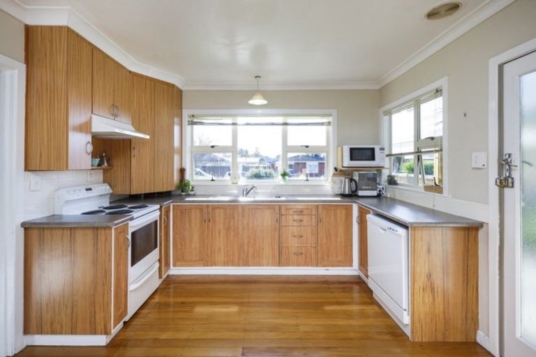 Photo of property in 5 Sheffield Street, Awapuni, Palmerston North, 4412