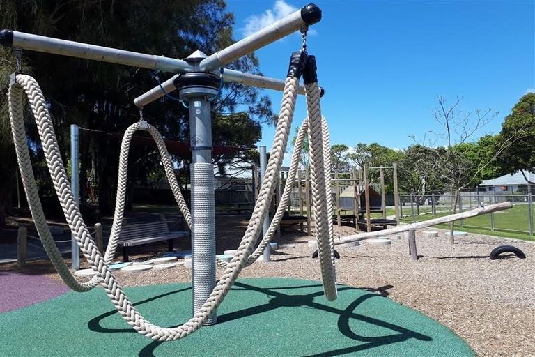 Photo of property in 2/46 Trinidad Road, Sunnynook, Auckland, 0620