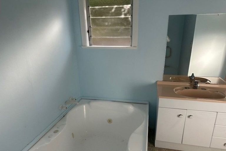 Photo of property in 9 Winifred Avenue, Bayview, Auckland, 0629