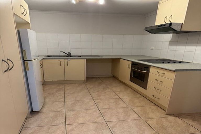 Photo of property in 10 De Havilland Drive, Goodwood Heights, Auckland, 2105