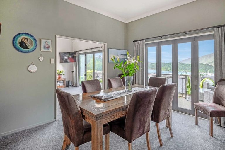 Photo of property in 24 Harbour View Heights, Picton, 7220