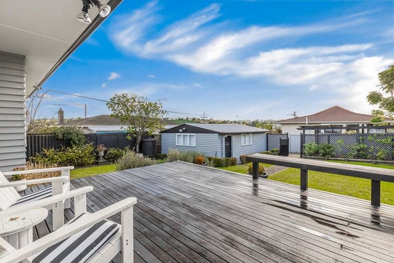 Photo of property in 2/29 Sunnyfield Crescent, Glenfield, Auckland, 0629